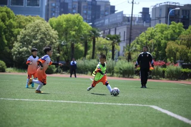 U17男篮世界杯火爆冲突！立陶宛小将怒推张淳智引4人被驱离场